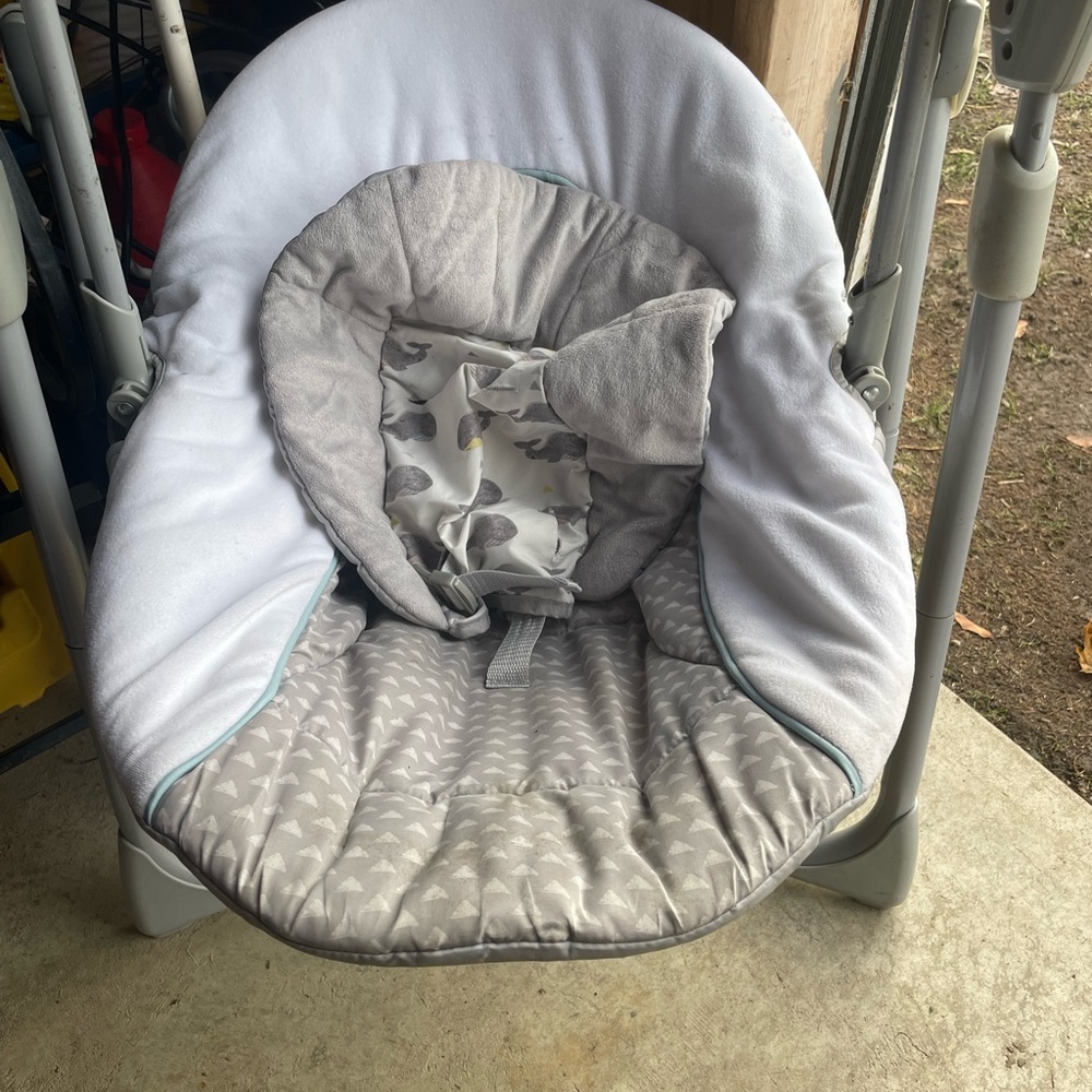 Graco space saving swing